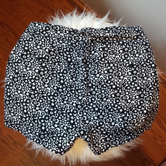 Patterned Shorts - Picture 2 of 4